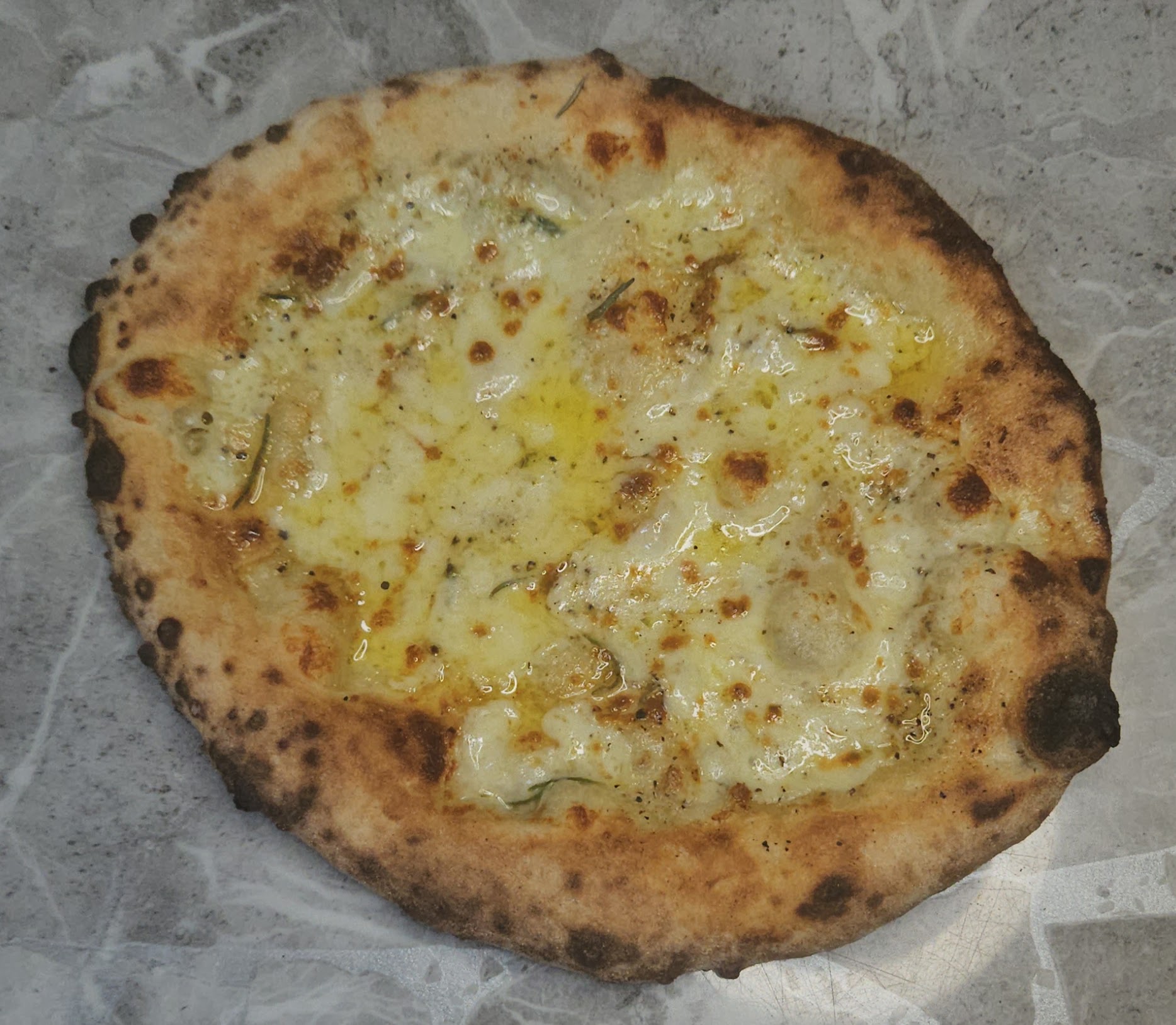 Cheesy Garlic Pizza - Authentic Neapolitan pizza