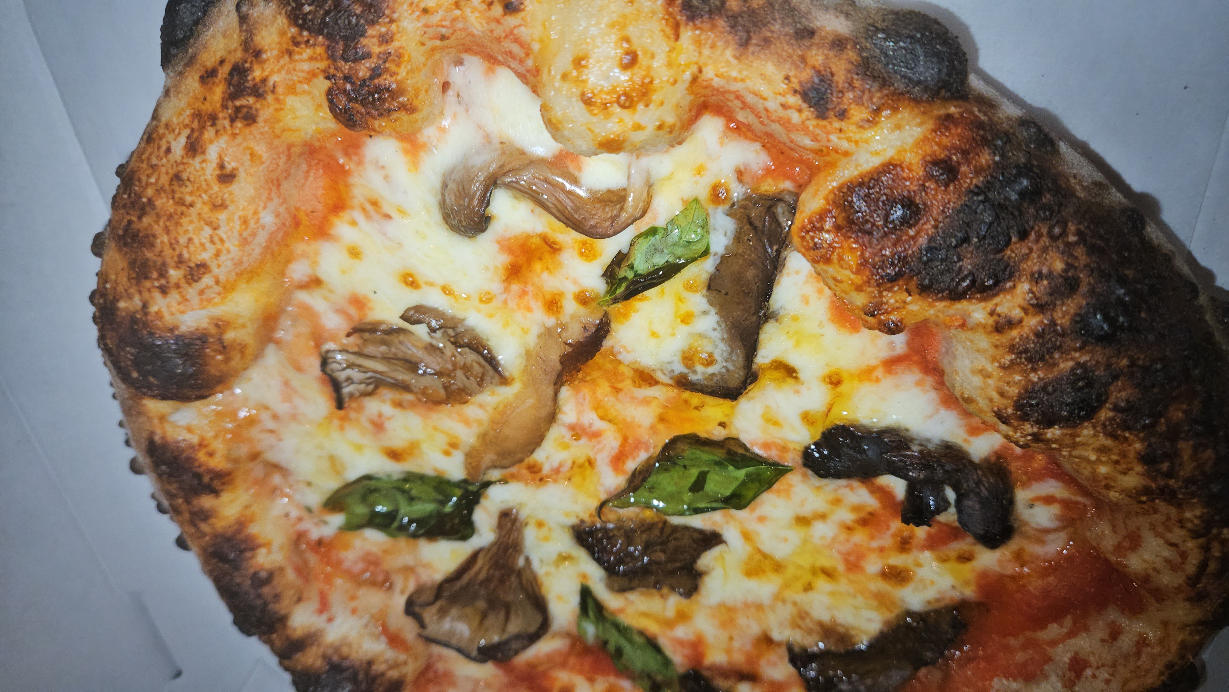 Pizza Fungi - Authentic Neapolitan pizza